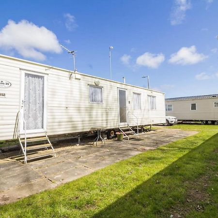 Great 8 Berth Caravan For Hire At Southview Holiday Park In Skegness Ref 33025E Экстерьер фото