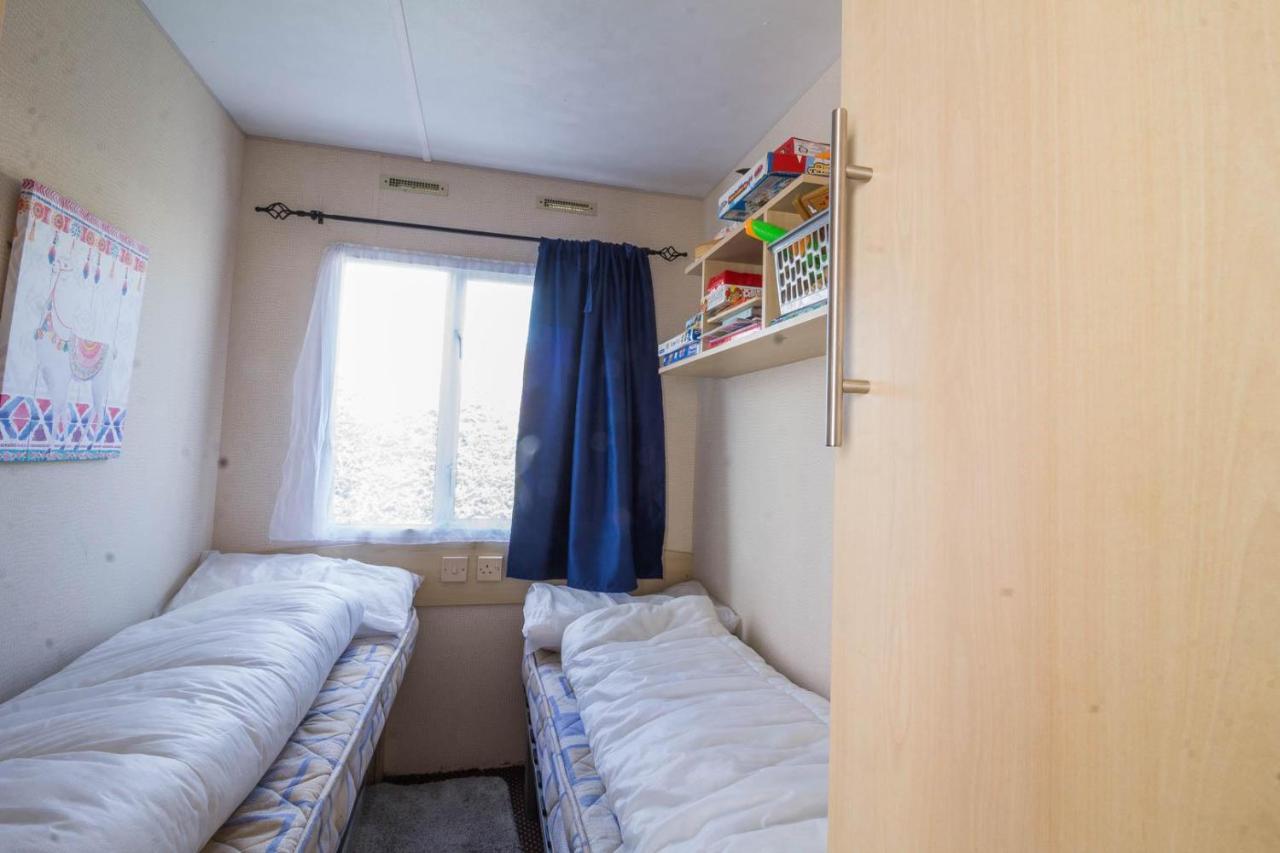 Great 8 Berth Caravan For Hire At Southview Holiday Park In Skegness Ref 33025E Экстерьер фото