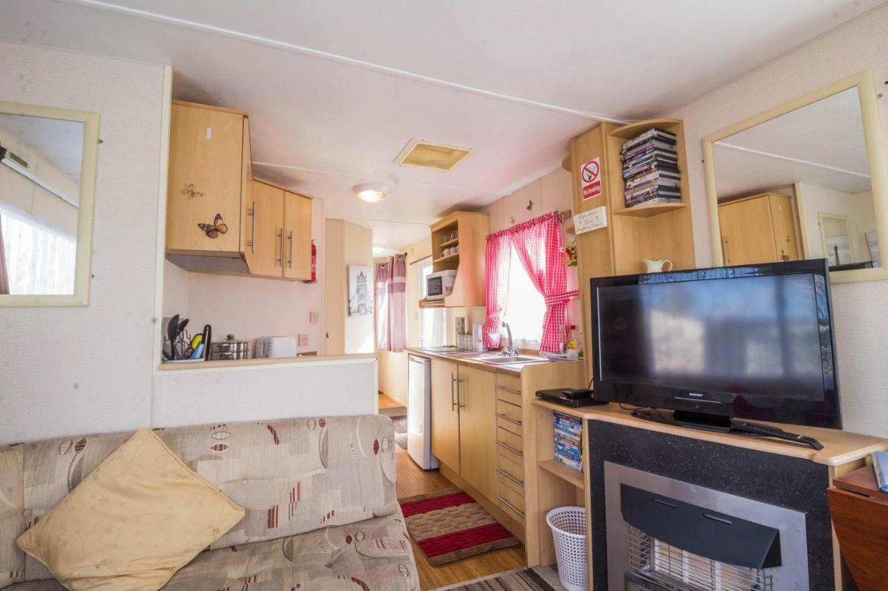 Great 8 Berth Caravan For Hire At Southview Holiday Park In Skegness Ref 33025E Экстерьер фото